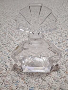 Clear Cut-Crystal Perfume Bottle with Fan Stopper